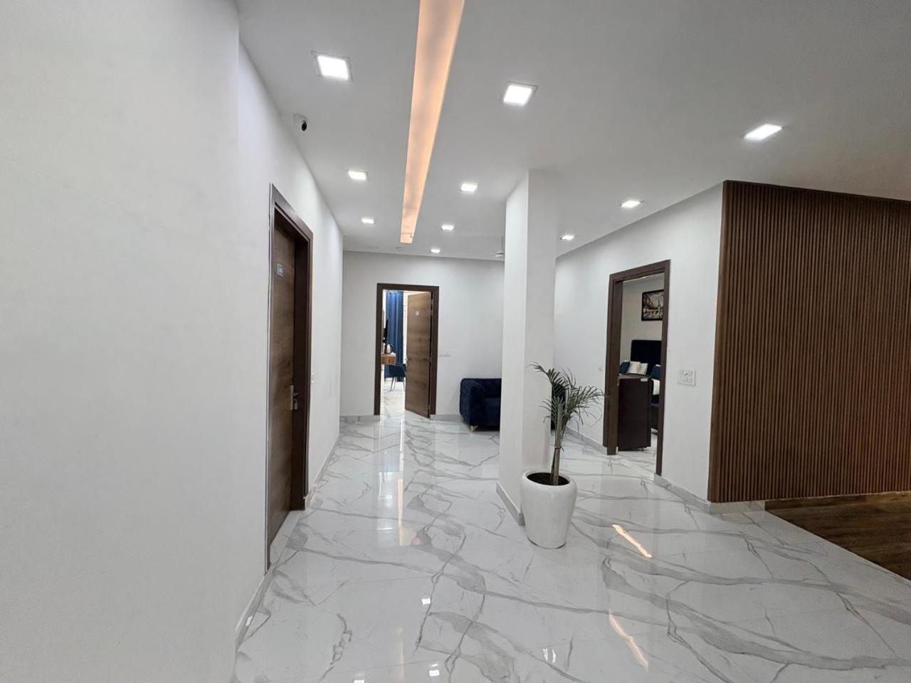 Pacific Inn Eco Central Гургаон Екстериор снимка